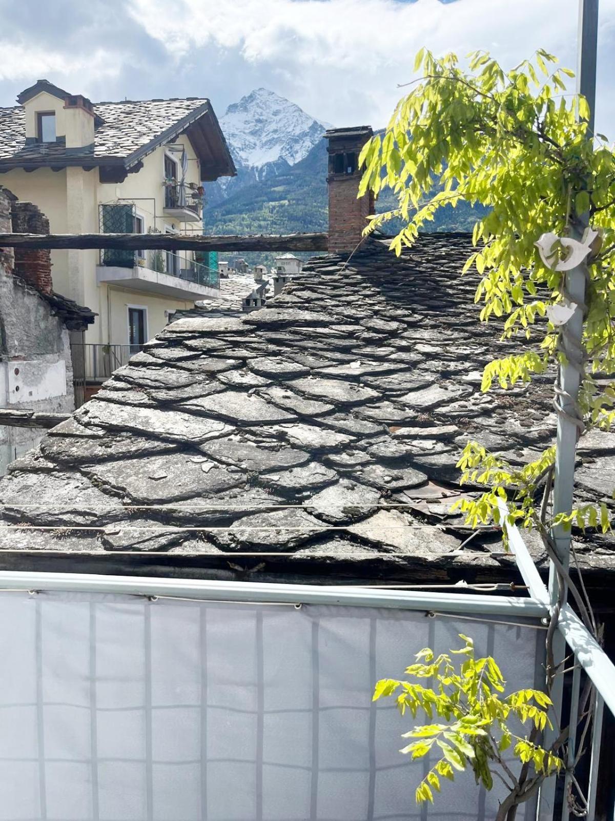 You And Me Nel Cuore Antico Di Aosta Exteriör bild